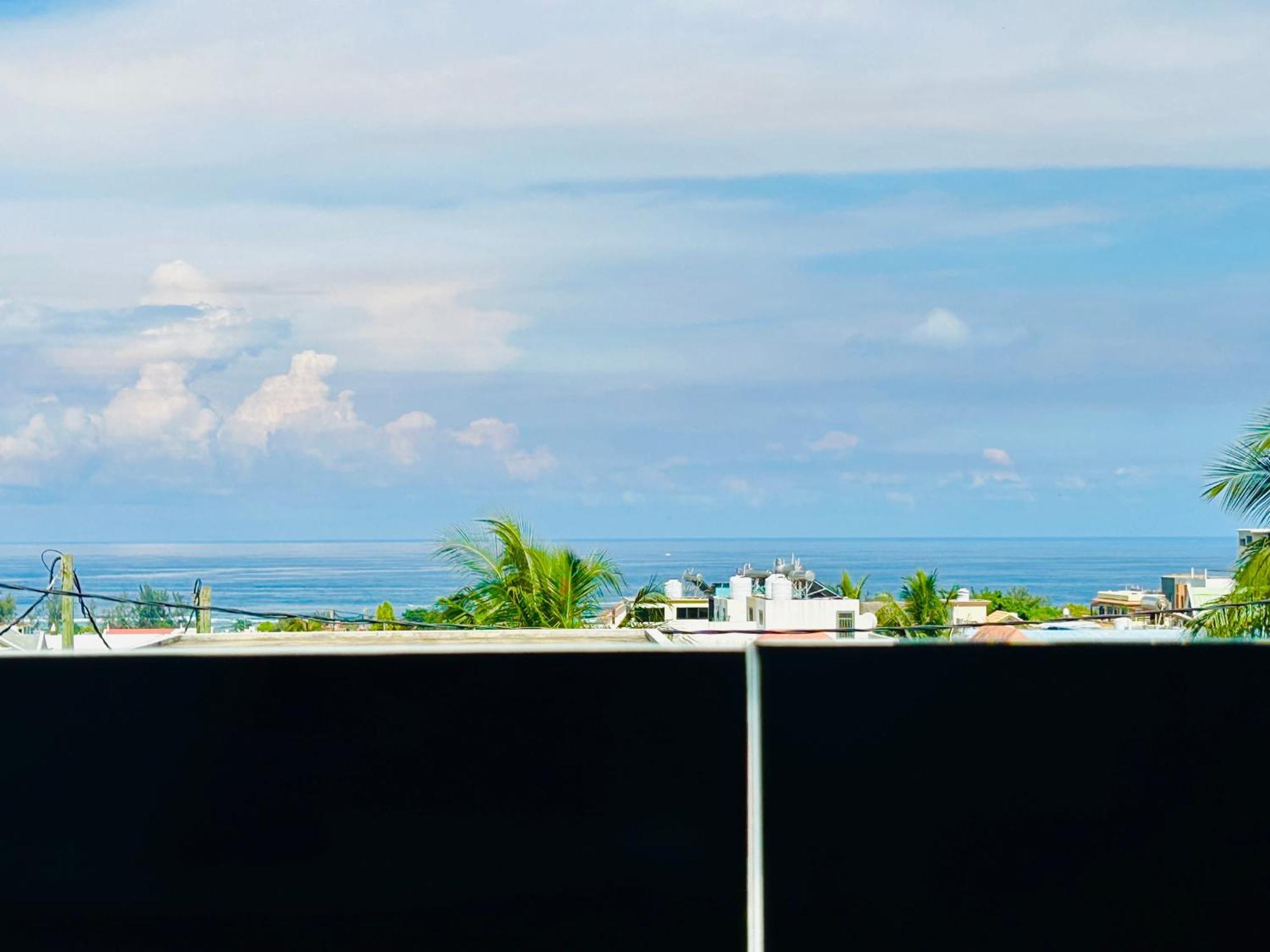 Amazing Sunset View Rooftop. Flic-en-Flacq Exterior foto
